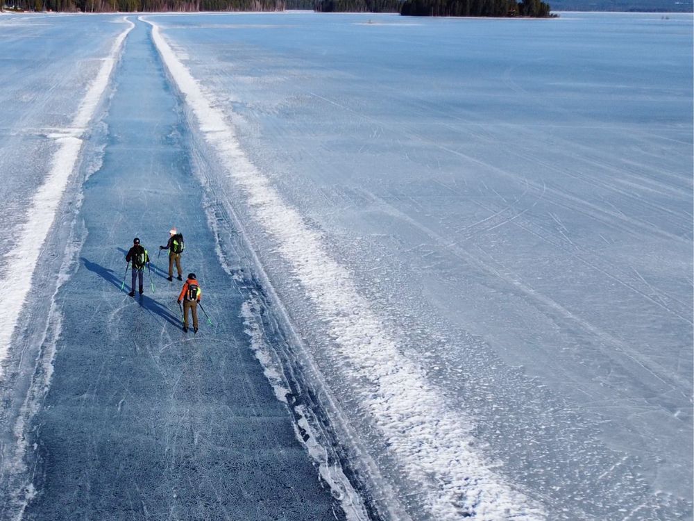 Geveegde schaatsbaan over het Orsameer
